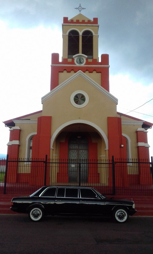 COSTA-RICA-CHURCH.-MERCEDES-LIMOUSINE-SERVICE-FOR-WEDDINGS.96caa838a9453b96.jpg