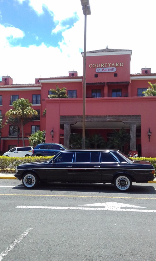 Courtyard-by-Marriott-San-Jose-Escazu-COSTA-RICA-LIMOSINA-MERCEDES-300D-LANG3c579239019209b6.jpg