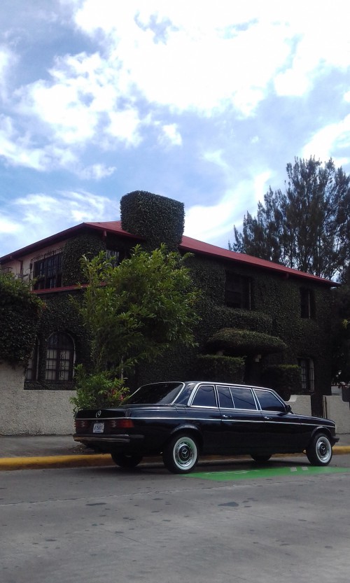 DOWNTOWN-MANSION-SAN-JOSE-COSTA-RICA-LIMOUSINE-MERCEDES-300D-LANGc407386c326548e3.jpg