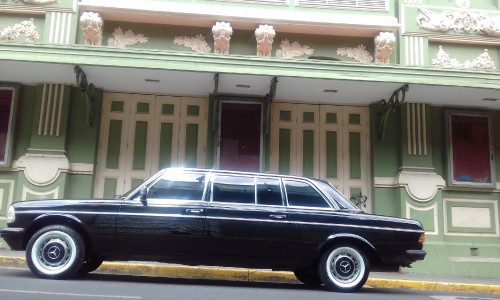 El-Teatro-Variedades-SAN-JOSE-COSTA-RICA-LIMOSINA-MERCEDES-300Daf026180db742fd0.jpg