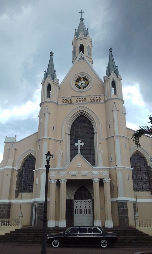 Iglesia De San Rafael. Heredia Province, San Rafael COSTA RICA MERCEDES 300D LANG LIMOUSINE SERVICE.