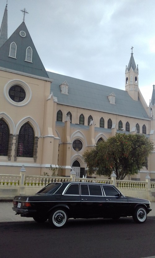 Iglesia-de-San-Rafael-Heredia.-Costa-Rica-MERCEDES-300D-LANG-Limousine-tours.72e7d22ddbcf8e23.jpg