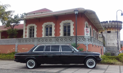 LIMOUSINE-AND-MANSION-NEXT-TO-CASTLE-COSTA-RICA-300D-MERCEDES-LANG6ba8fbd19bad00f0.jpg