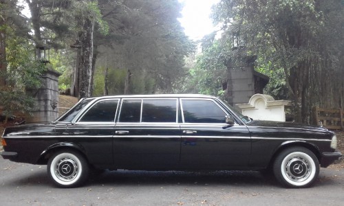 La entrada del Hotel La Condesa. COSTA RICA MERCEDES LANG LIMOUSINE SERVICE.