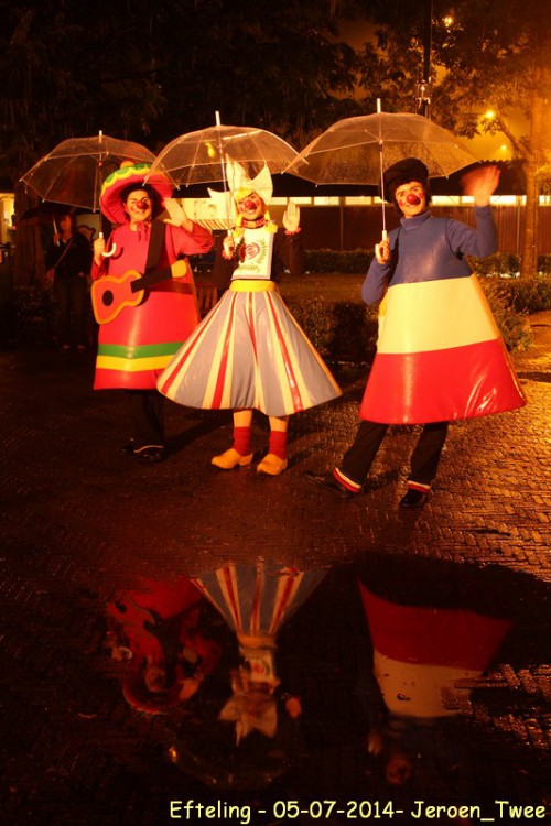 Rode Neuzen in de regen