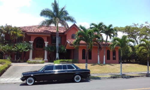 RED-MANSION-LIMOSINA-MERCEDES-300D-LANG-COSTA-RICA489f2774ff624a36.jpg