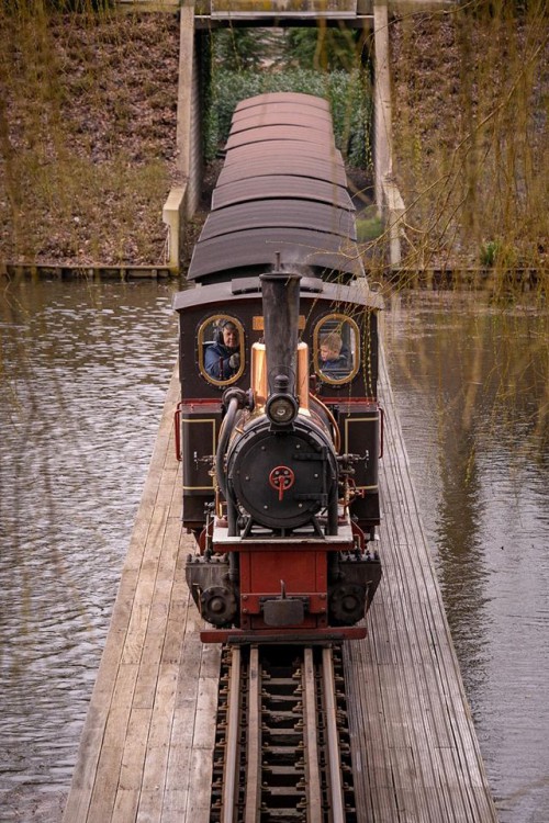 Stroomtrein over de Brug